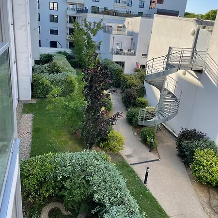Charming Flat Just Outside Paris W Free Private Parking *